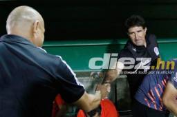 Wilmer Cruz saludó a todos los jugadores del Olimpia y hasta a Héctor Vargas.