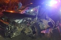 Así quedó el auto de Roberto Bailey tras impactar contra un camión.