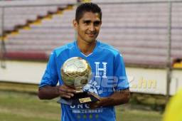 El volante de Honduras Jorge Claros dice que se sorprendió cuando se enteró que había ganado el Balón de Oro de la Copa Centroamericana 2017. Foto DIEZ
