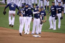 Milwaukee Brewers se enfrentan a Los Angeles Dodgers en la Serie de División y los cerveceros ganaron el primer encuentro.