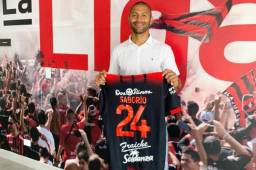 El veterano delantero Álvaro Saborío, es nuevo refuerzo de la Liga Deportiva Alajuelense de Costa Rica donde milita el hondureño Alex López.