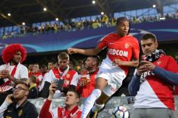 Kylian Mbappé comenzó a tener mal ambiente con los aficionados del Mónaco.