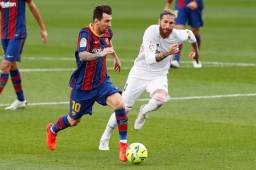 Messi quitándose la marca de Sergio Ramos en el Clásico que se jugó en el Camp Nou en la primera vuelta.