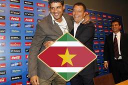 Henk ten Cate posee un amplio currículum internacional: dirigió a clubes como Ajax y Panathinaikos y fue asistente de Frank Rijkaard en el Barcelona, donde trabajó entre 2003 y 2006.