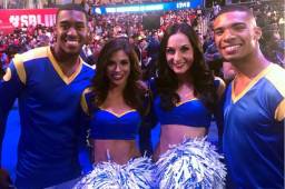 Quinton Peron y Napoleon Jinnies son los cheerleaders que fueron designados para este juego de Super Bowl.