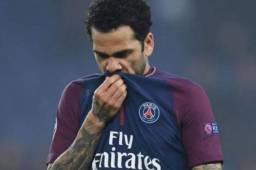 Dani Alves ha terminado con lágrimas al conocer que no jugará la Copa del Mundo de este año.