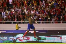 Waston festejando su gol ante Honduras en el Nacional de San José.