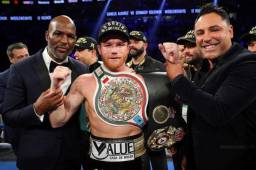Canelo Álvarez venció a Golovkin y conquistó el título de peso medio.
