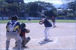 Partidos interesantes se vivieron este fin de semana en la Liga de Softbol.