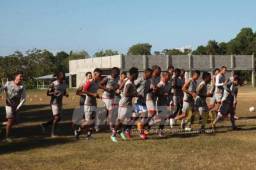 Los jugadores del vida llegaron con buen animo a los entrenamientos.