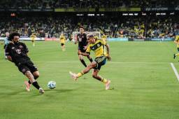 A pesar de un gol tardio de Lionel Messi, Andy Najar le gana el duelo y obliga a un tercer partido en los playoff de la MLS
