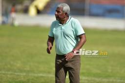 Héctor Castellón salió molesto luego de la derrota ante Vida.