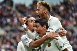 Neymar y Marquinhos celebrando junto a Di María el tanto del argentino.