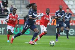 Girondins de Burdeos cayó goleado ante Reims. Alberth Elis no logró hacer daño y salió de cambio al minuto 63.