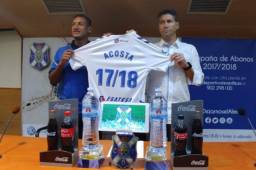 Acosta presentado como nuevo jugador del Tenerife.