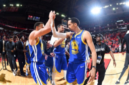 Stephen Curry y Klay Thompson fueron las grandes figuras para que los Golden State clasificaran a la gran final.