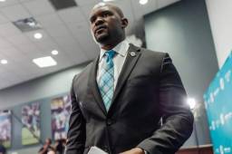 El hondureño Brian Flores está viviendo un sueño como entrenador en jefes de los Miami Dolphins.