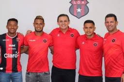 Los hondureños Luis Garrido, Alexander López y Roger Rojas han sido renovados por el Alajuelense tras su buena campaña. Foto cortesía LDA