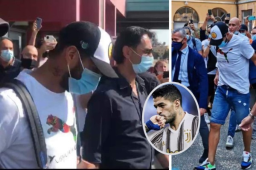 Luis Suárez viajó a Italia para poder cerrar su fichaje por la Juventus de Turín, pero antes tiene que hacer algo. El uruguayo dejará al Barcelona tras cinco años.