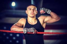 El boxeador de origen hondureño, Teófimo López, estará peleando este Sábado de Gloria en Nueva York frente al finlandés Edis Tatlis. Foto cortesía Top Rak.