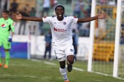 Dabirnson Castillo anotó el único gol que definió el clásico entre Motagua y Olimpia.