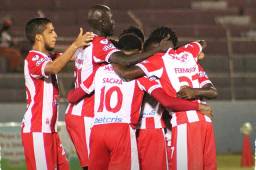 Futbolistas del Vida celebran su anotación ante Olancho FC. Foto: cortesía Vida.