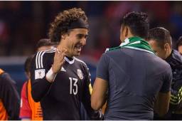 Guillermo Ochoa jugó en Europa, sin pena ni gloria, con el Ajaccio de Francia y luego en el Málaga, Granada de España, luego con Standard Lieja de Bélgica.