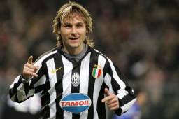 El mediocampista Pavel Nedved jugó, a nivel de clubes, más de 500 partidos y superando los 100 goles.