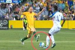 La fuerte entrada de Jurman sobre Elis.