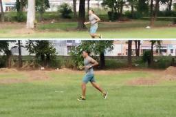 Carlos Gullit Peña entrenó esta mañana a solas en la calles de La Ceiba. Foto: Hondusport