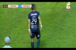 Omar Elvir pidió cambio al minuto 22 y al 24 fue sustituido por Walter 'Colocho' Martínez.