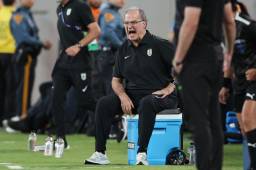 Marcelo Bielsa también habló de la ovación que hubo para un jugador como Luis Suárez. Foto: AFP