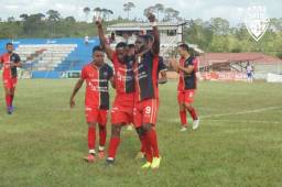 Futbolistas de Real Juventud celebran una de sus anotaciones en el Torneo Apertura 2021 de la Liga de Ascenso.