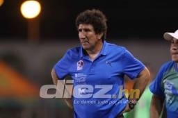 El entrenador del Olimpia salió tirando rayos del estadio Humberto Micheletti luego que el Honduras Progreso le endosó una paliza de 4-2. Foto D. Martínez