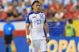 Carlos 'Mango' Sánchez tuvo una buena actuación los primeros 45 minutos de juego ante Costa Rica. Tras el juego se reencontró con su familia en el Red Bull Arena. Foto Ronald Aceituno