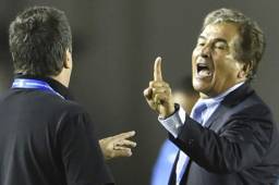 Momento en el que comenzó parte de la discusión y posterior zafarrancho entre Jorge Luis Pinto y Hernán 'Bolillo' Gómez.