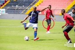 El hondureño Alex López luciendo la camisa 11 del Alajuelense, dorsal que vestirá de cara al próximo torneo que arranca el próximo mes de agosto.