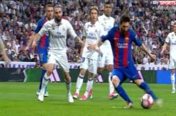 Messi anota un golazo al Real Madrid que significó el 1-1.
