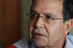 Rafael Callejas sufre una infección luego de someterse a quimioterapia. Aseguran que se trata de una neumonía. FOTO: Archivo Diez.