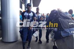 Alberth Elis y Beckeles en su llegada al Aeropuerto Internacional Toncontín.