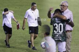 Juan Obelar, asistente de Manuel Keosseián, habló ante la prensa tras la ida del repechaje ante Victoria (4-1). FOTOS: Neptalí Romero
