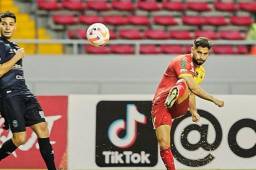 Darixon Vuelto le dio la ventaja a Real España en Costa Rica, pero luego llegó la remontada del Herediano.