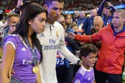 Cristiano Ronaldo se habría convertido en padre de gemelos, uno niño y una niña.