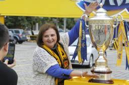 La afición todavía festeja la Copa del Real España.