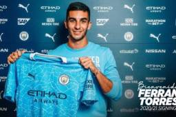 Así fue presentado Ferran Torres como el nuevo jugador del Manchester City de Inglaterra.