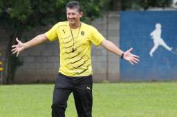 Mauro Reyes confirmó que sigue evaluando la plantilla y adelanta que saldrán dos jugadores. Foto Delmer Martínez