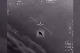 El pentágono desclasificó las imágenes de ovnis captadas por pilotos de la Marina de Estados Unidos.