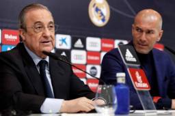 Florentino acompañó a Zidane en la conferencia de prensa, donde el frances anunció su salida.