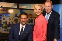 Peter Helliar es un comediante que trabaja en el programa 'The Project' en Australia y se encargó de burlarse curelmente de Honduras en presencia de Tim Cahill.