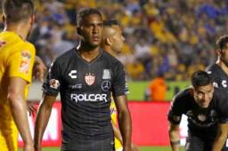 Brayan Beckeles espera seguir sumando minutos con el Necaxa en México.